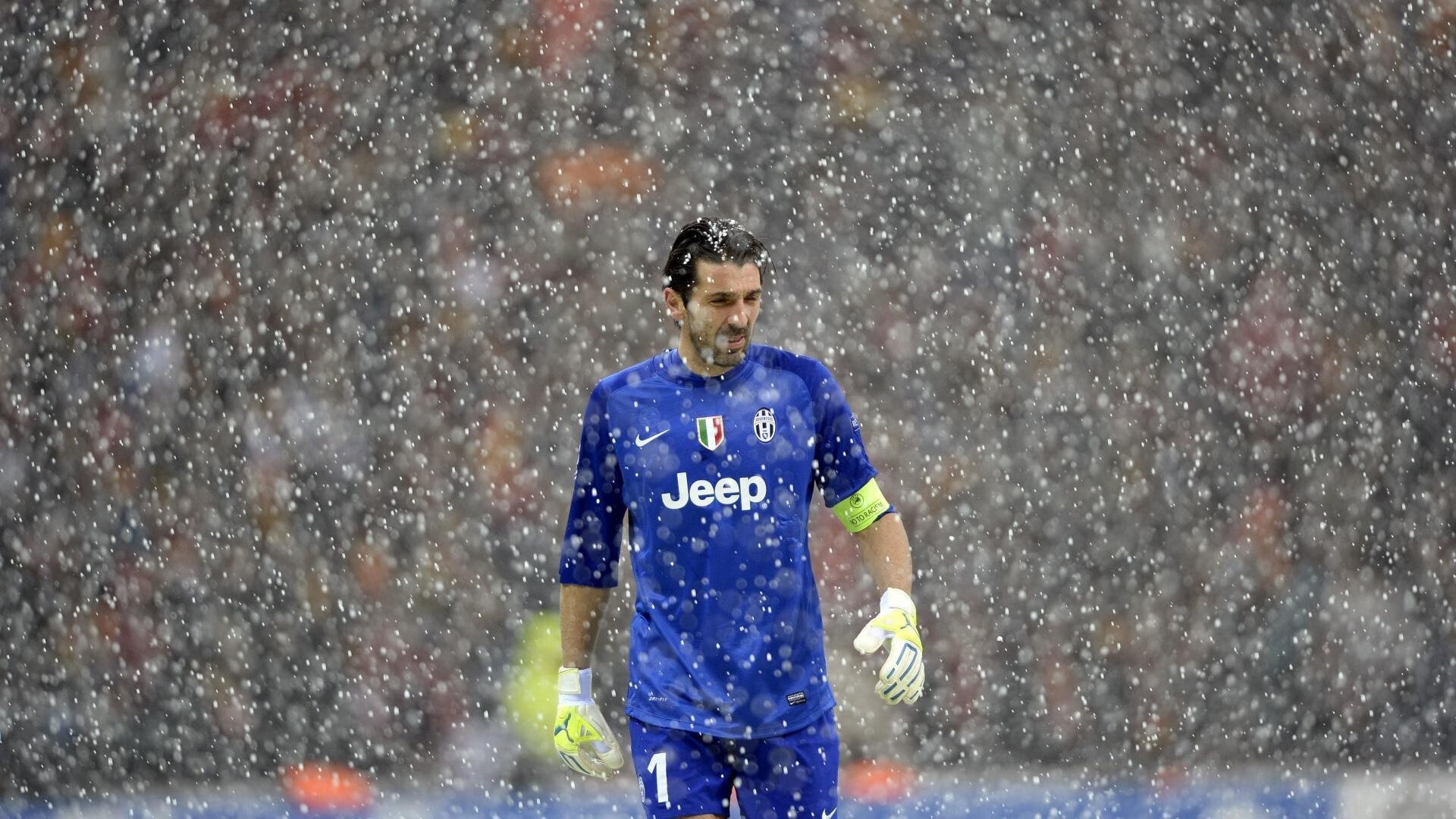 九游体育网站入口-欧洲杯精彩回放：战术变革中的经典瞬间，欧洲杯精彩回顾